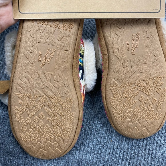 New Dirty Laundry Slippers - Picture 4 of 5